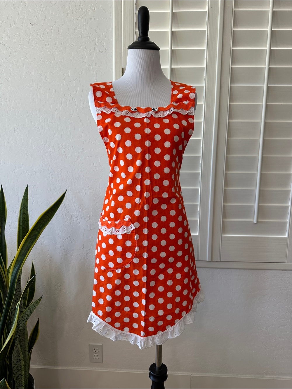 KITCHEN DRESS APRON~MICKEY MOUSE RED DOT LOBSTER RED SLEEVELESS POLKA DOT RUFFLE